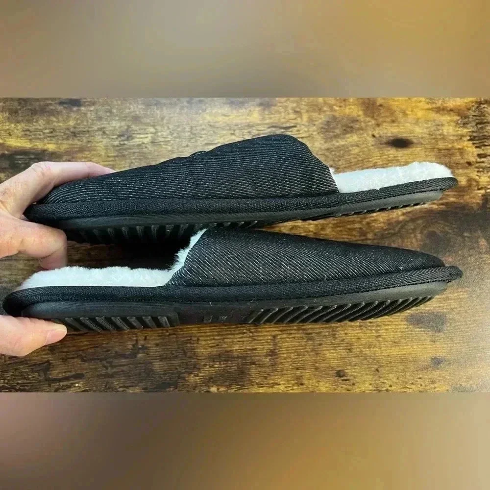 TRUE RELIGION | men’s logo slippers. Size: M 9-10